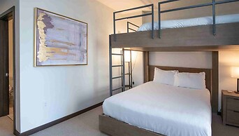 Modern 2 Bedroom Luxury Condo in Lionshead Village