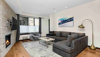 Modern 2 Bedroom Luxury Condo in Lionshead Village