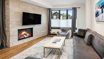 Modern 2 Bedroom Luxury Condo in Lionshead Village