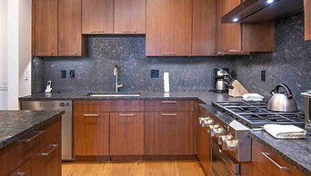 Modern 2 Bedroom Luxury Condo in Lionshead Village