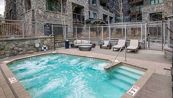 Modern 2 Bedroom Luxury Condo in Lionshead Village