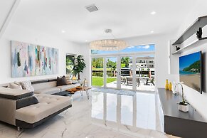 Amazing 7 BR Villa With Heated Pool Near the Beach