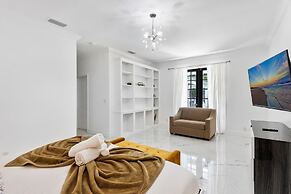 Amazing 7 BR Villa With Heated Pool Near the Beach