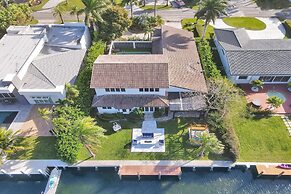 Amazing 7 BR Villa With Heated Pool Near the Beach