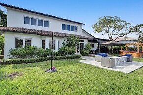 Amazing 7 BR Villa With Heated Pool Near the Beach