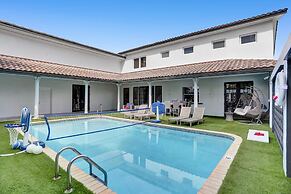 Amazing 7 BR Villa With Heated Pool Near the Beach