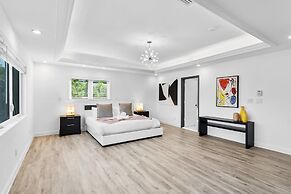 Amazing 7 BR Villa With Heated Pool Near the Beach