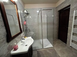 Charming Apartment City Escape