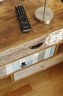 Aki Gray Apartment Serene Oasis