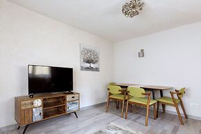 Aki Gray Apartment Serene Oasis