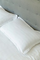 Aki Gray Apartment Serene Oasis