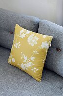 Aki Gray Apartment Serene Oasis