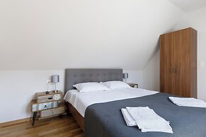 Aki Gray Apartment Serene Oasis