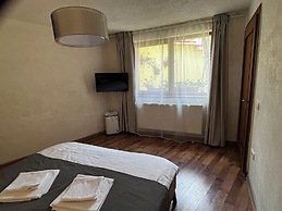 Aki Gray Apartment Serene Oasis