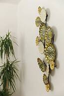 Aki Gray Apartment Serene Oasis