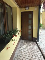 Aki Gray Apartment Serene Oasis