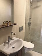 Aki Gray Apartment Serene Oasis