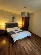 Aki Gray Apartment Serene Oasis