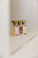 Aki Gray Apartment Serene Oasis