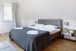 Aki Gray Apartment Serene Oasis