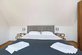 Aki Gray Apartment Serene Oasis