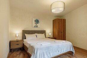 Aki Gray Apartment Serene Oasis