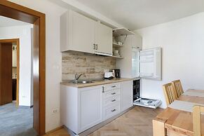 Aki Gray Apartment Serene Oasis