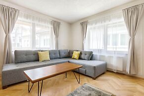 Aki Gray Apartment Serene Oasis