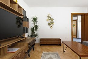 Aki Gray Apartment Serene Oasis