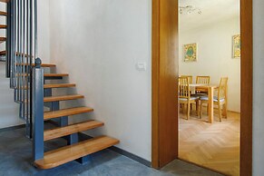 Aki Gray Apartment Serene Oasis