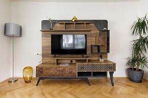 Aki Gray Apartment Serene Oasis