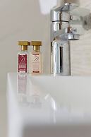 Aki Gray Apartment Serene Oasis