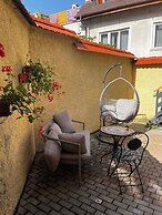 Aki Gray Apartment Serene Oasis