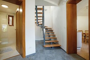 Aki Gray Apartment Serene Oasis