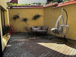 Aki Gray Apartment Serene Oasis