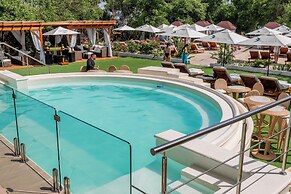 Pao Pao Hotel and Beach Club