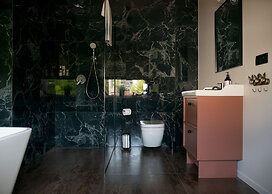 Boutique Hotel RABBIT HOLE