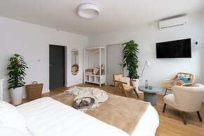 Boutique Hotel RABBIT HOLE