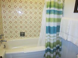 Lamplighter Viking Motel