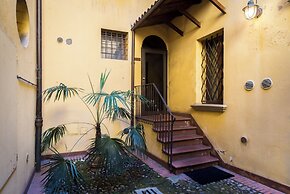 Piazza Maggiore Duplex Apartment