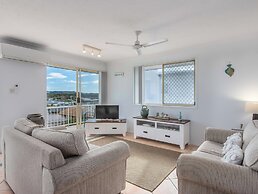 Marine Mirage - 2 Bedroom Apartment with Beachfront Vibes