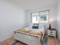 Marine Mirage - 2 Bedroom Apartment with Beachfront Vibes