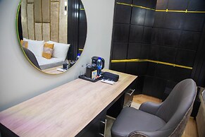 Modelo Hotel and Suites