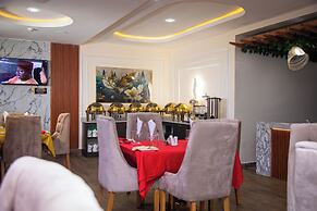 Modelo Hotel and Suites
