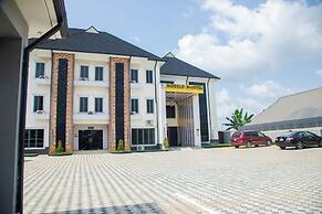 Modelo Hotel and Suites