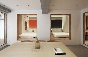 M/W HOTEL