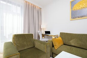 Grzybowska Elegant Apartment by Renters