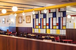 Hotel Avion - National Cultural Monument - ICONIC HOUSES