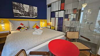 Hotel Avion - National Cultural Monument - ICONIC HOUSES