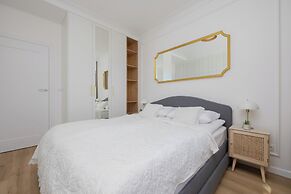 Kolejowa Apartment Warsaw by Renters